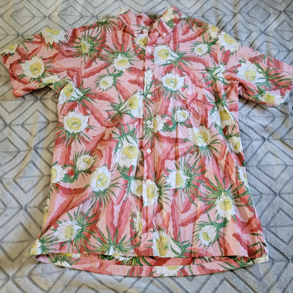 Vintage Avanti Hawaiian Shirt Peach Red White Flowers Size L Cotton Short Sleeve